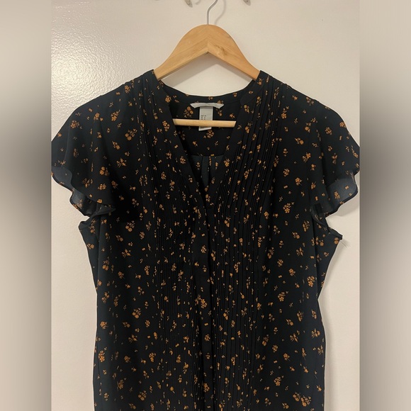 Navy Yellow Flower V-Neck Blouse - Picture 2 of 4